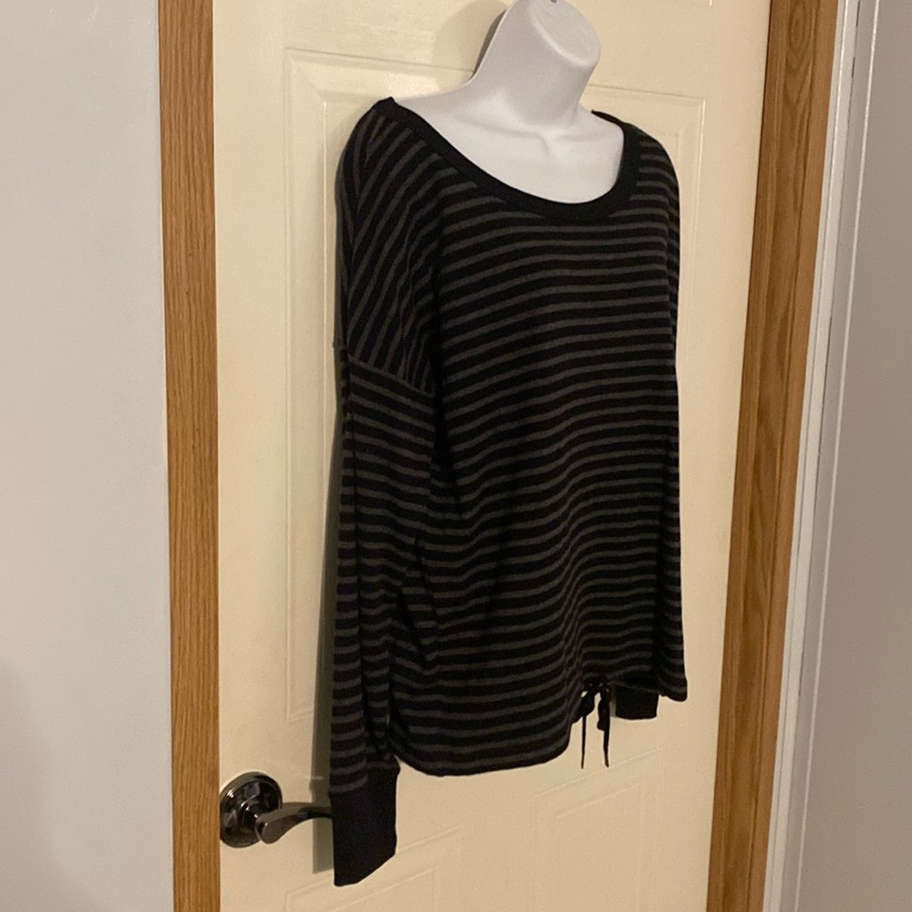 Lauren Ralph Lauren Active top pullover size large gray black striped - Picture 3 of 14